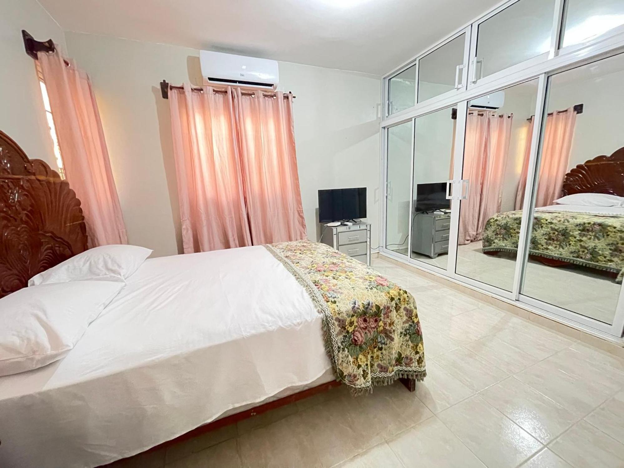 Вилла Casa Familiar Acogedora En Zona Residencial Ла-Груа Экстерьер фото